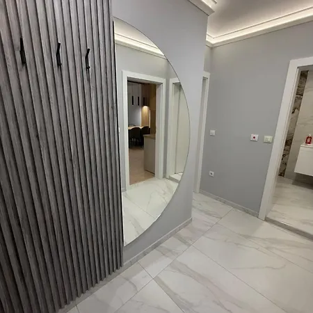 Rich 2 Apartment *